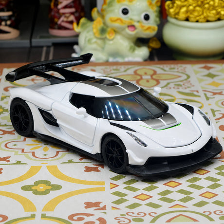 Koenigsegg 2021 Jesko Attack vit 1:32 – pressgjuten visningsmodell