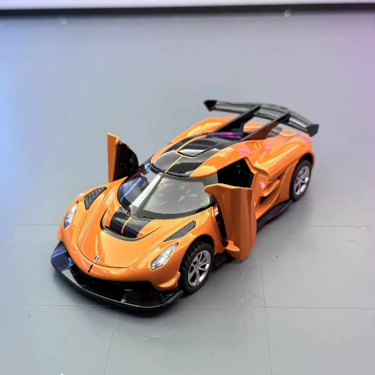 Koenigsegg 2021 Jesko Attack gul 1:32 – pressgjuten visningsmodell
