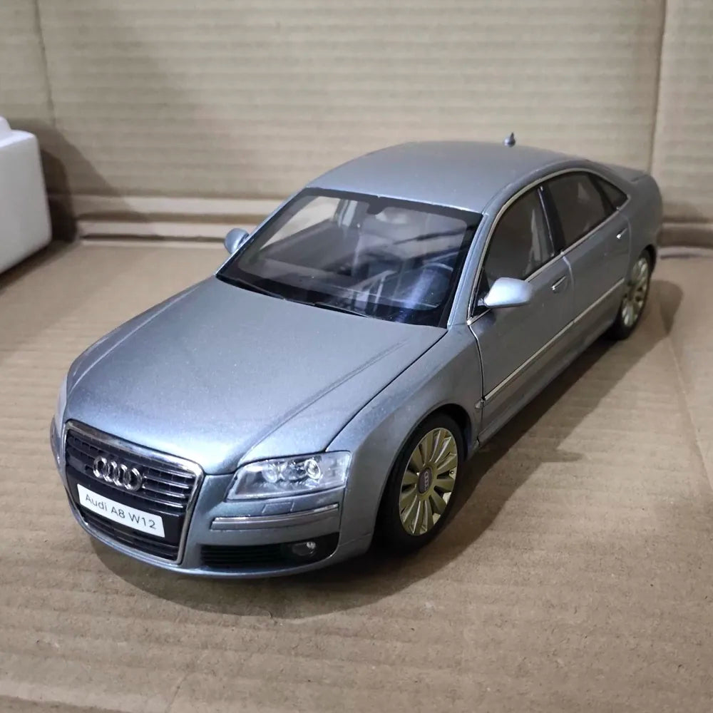 [Kyosho] 1:18 Audi 2006 A8 W12 D3 Blue Model Car Die-Cast