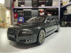 [Kyosho] 1:18 Audi 2010 A8 W12 D4 Black Model Car Die-Cast