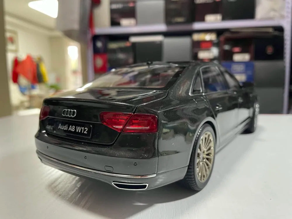 [Kyosho] 1:18 Audi 2010 A8 W12 D4 Black Model Car Die-Cast