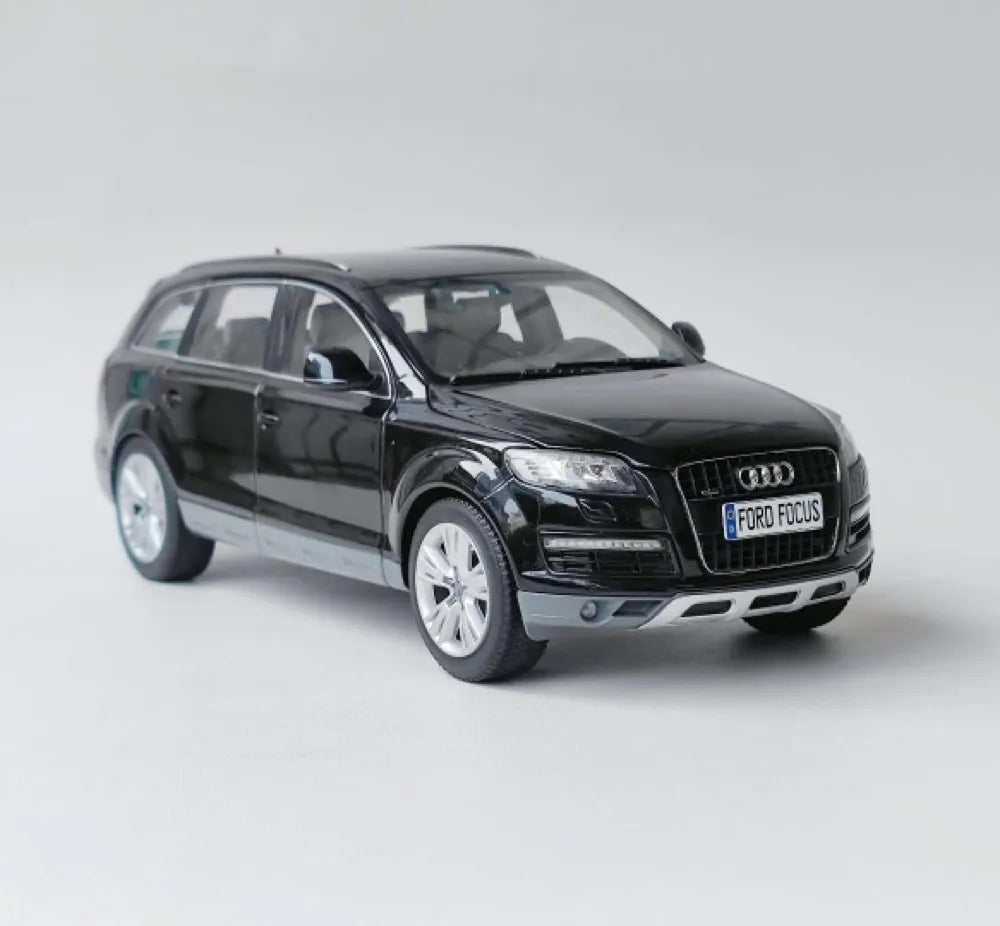 [Kyosho] 1:18 Audi 2010 Q7 Facelift ブラック モデルカー Die-Cast