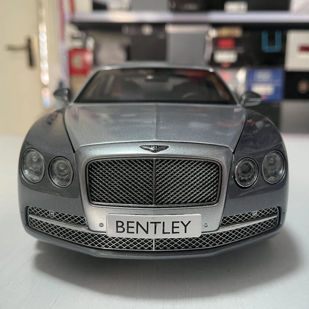 [Kyosho] 1:18 Bentley 2013 Flying Spur Silver Model Car Die-Cast