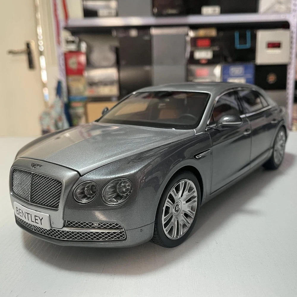 [Kyosho] 1:18 Bentley 2013 Flying Spur Silver Model Car Die-Cast