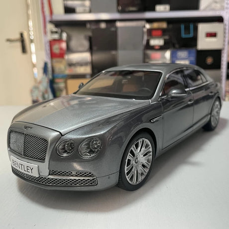 [Kyosho] 1:18 Bentley 2013 Flying Spur Silver Model Car Die-Cast