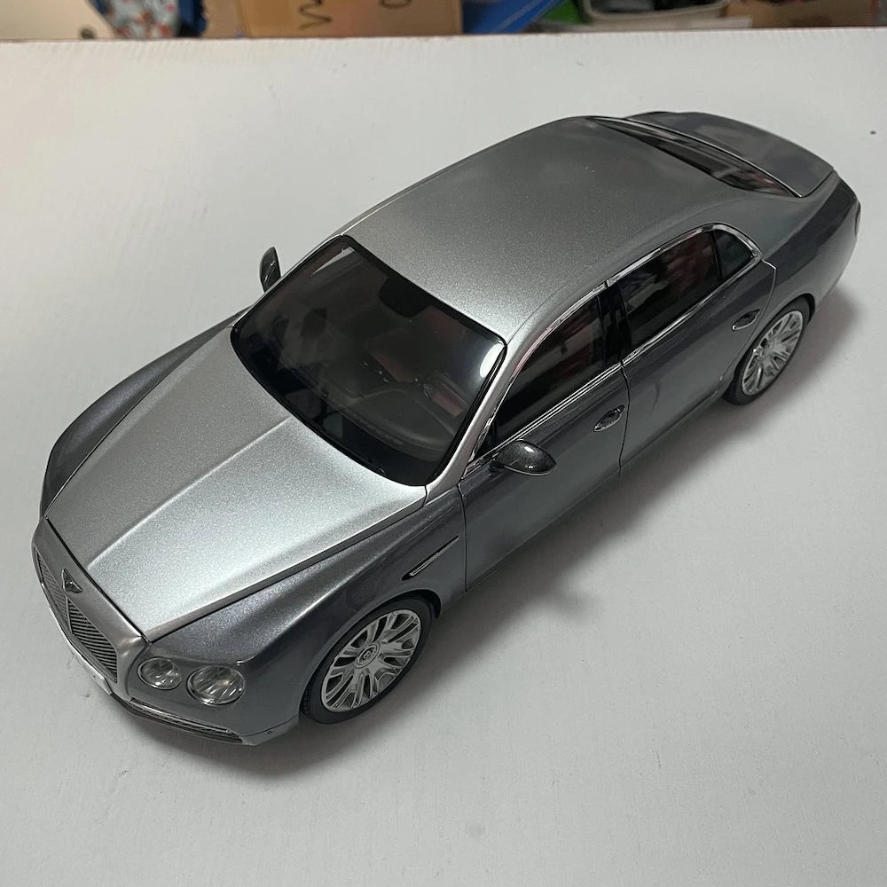 [Kyosho] 1:18 Bentley 2013 Flying Spur Silver Model Car Die-Cast