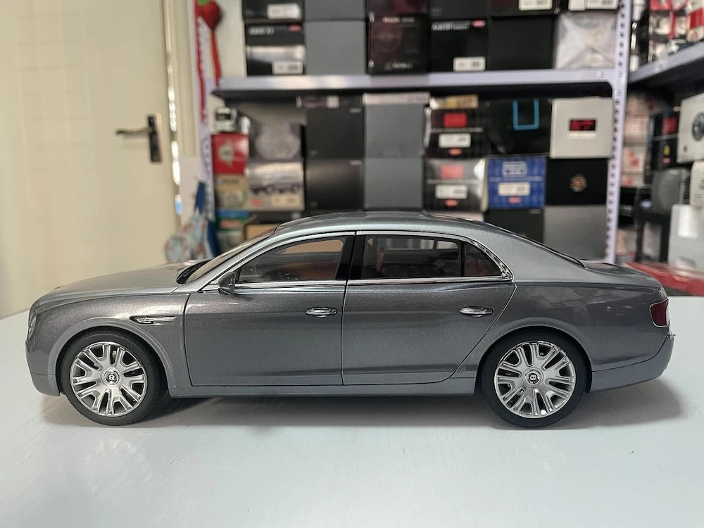 [Kyosho] 1:18 Bentley 2013 Flying Spur Silver Model Car Die-Cast