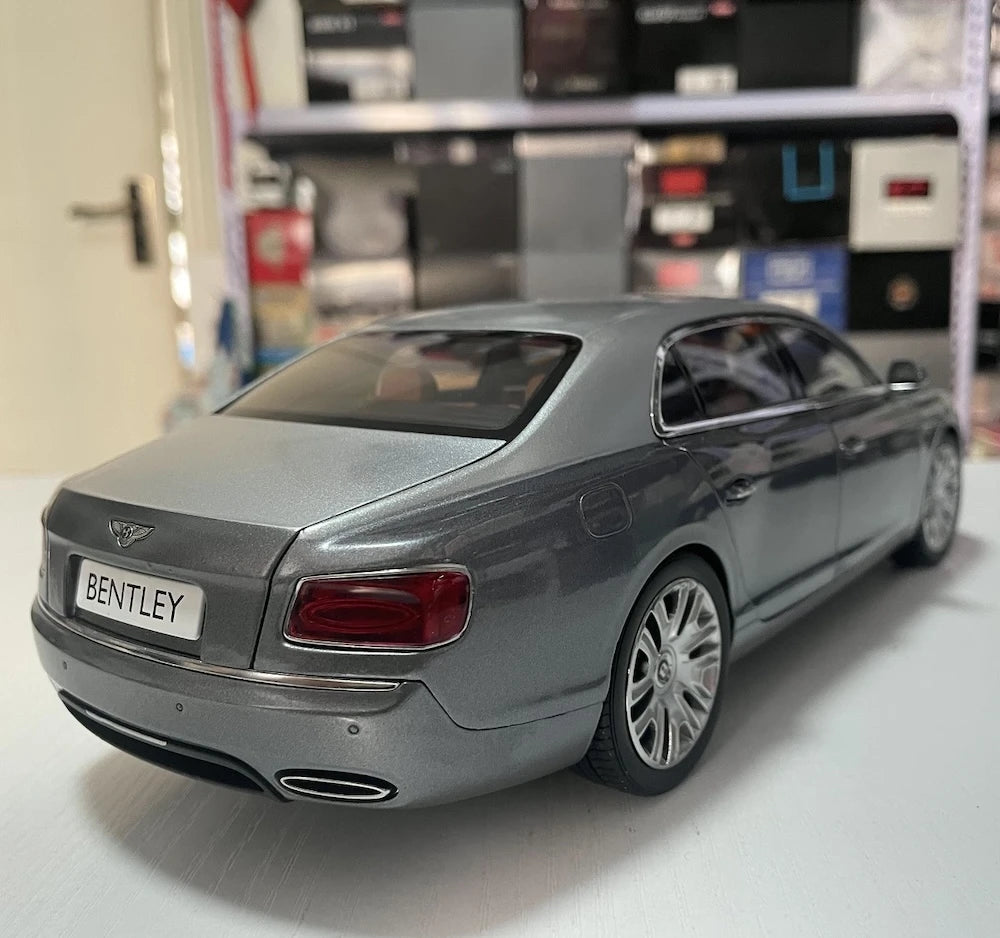 [Kyosho] 1:18 Bentley 2013 Flying Spur Silver Model Car Die-Cast