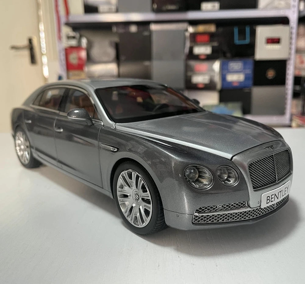[Kyosho] 1:18 Bentley 2013 Flying Spur Silver Model Car Die-Cast