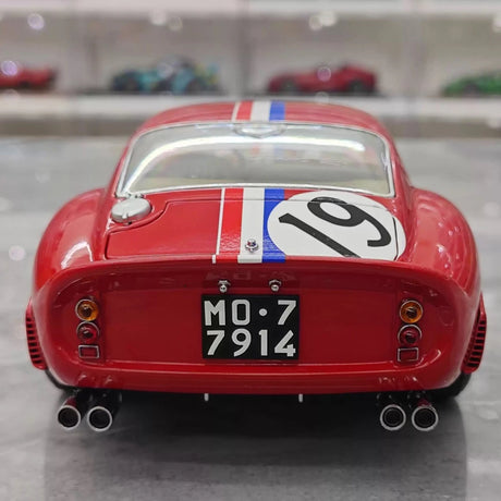 [Kyosho] 1:18 Ferrari 1962 250 GTO rood Racing Livery #19 modelauto Die-Cast