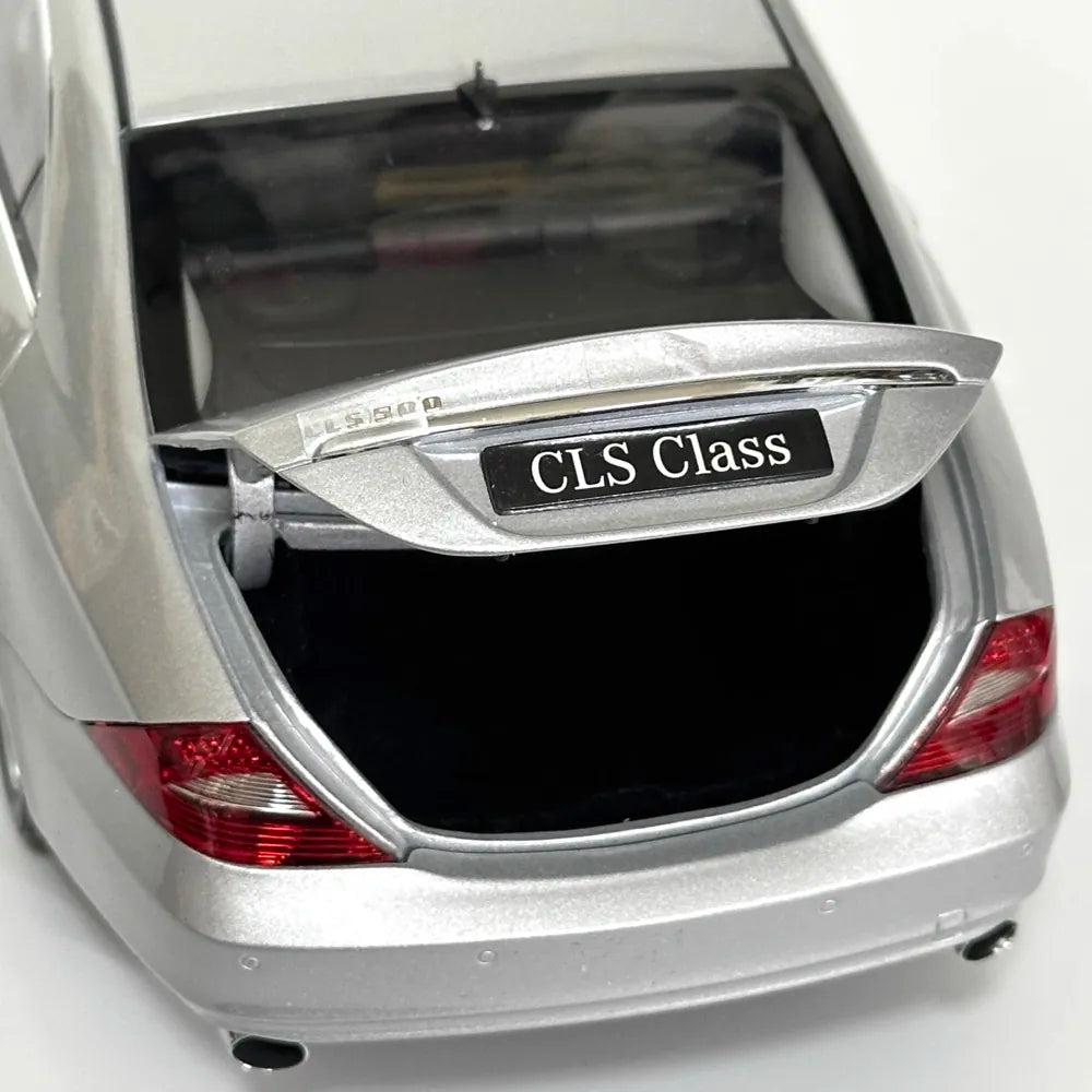 [Kyosho] 1:18 Mercedes-Benz 2004 CLS500 Silver Model Car Die-Cast