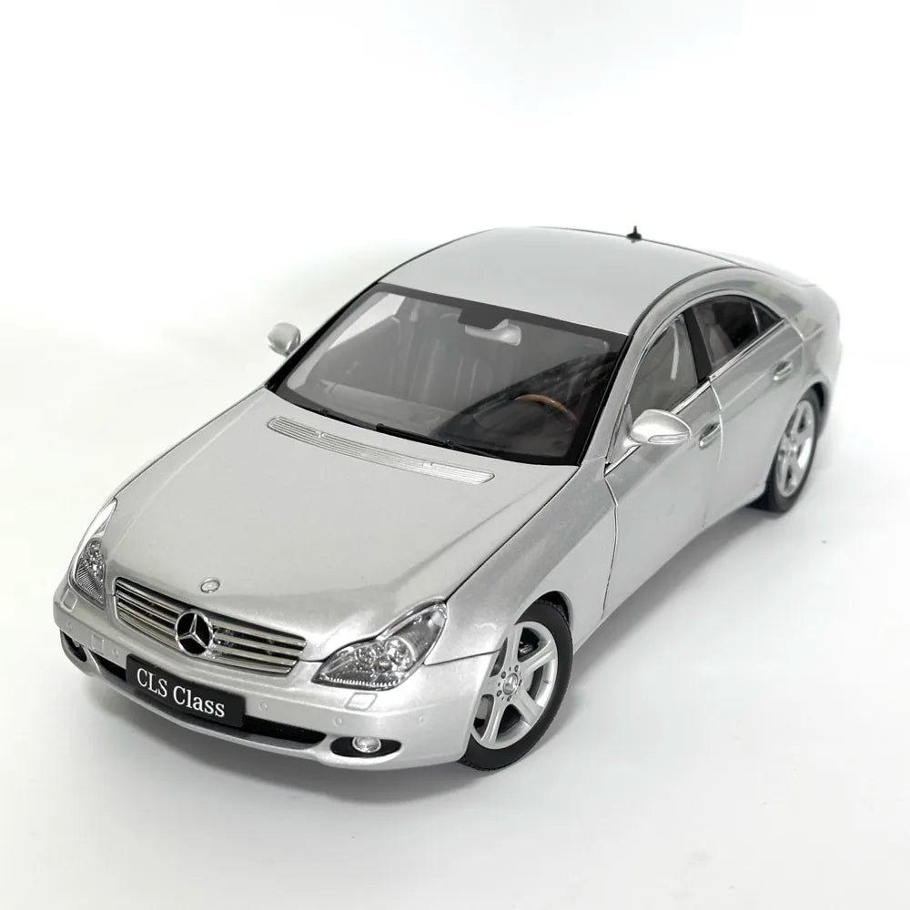 [Kyosho] 1:18 Mercedes-Benz 2004 CLS500 Silver Model Car Die-Cast