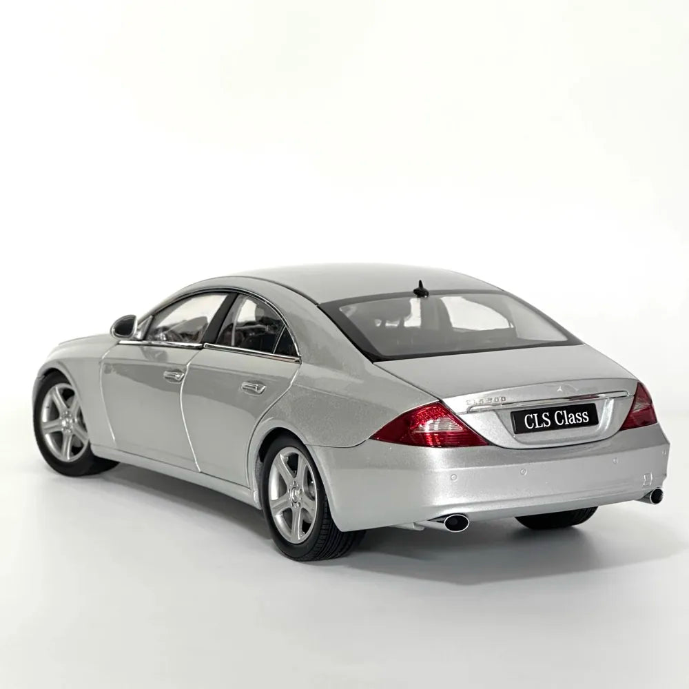 [Kyosho] 1:18 Mercedes-Benz 2004 CLS500 Silver Model Car Die-Cast