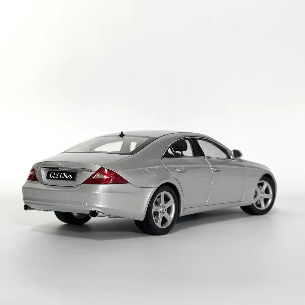 [Kyosho] 1:18 Mercedes-Benz 2004 CLS500 Silver Model Car Die-Cast