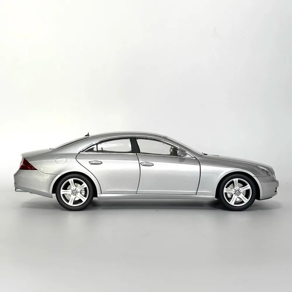 [Kyosho] 1:18 Mercedes-Benz 2004 CLS500 Silver Model Car Die-Cast