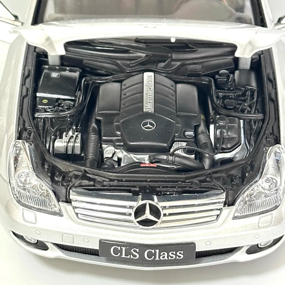 [Kyosho] 1:18 Mercedes-Benz 2004 CLS500 Silver Model Car Die-Cast