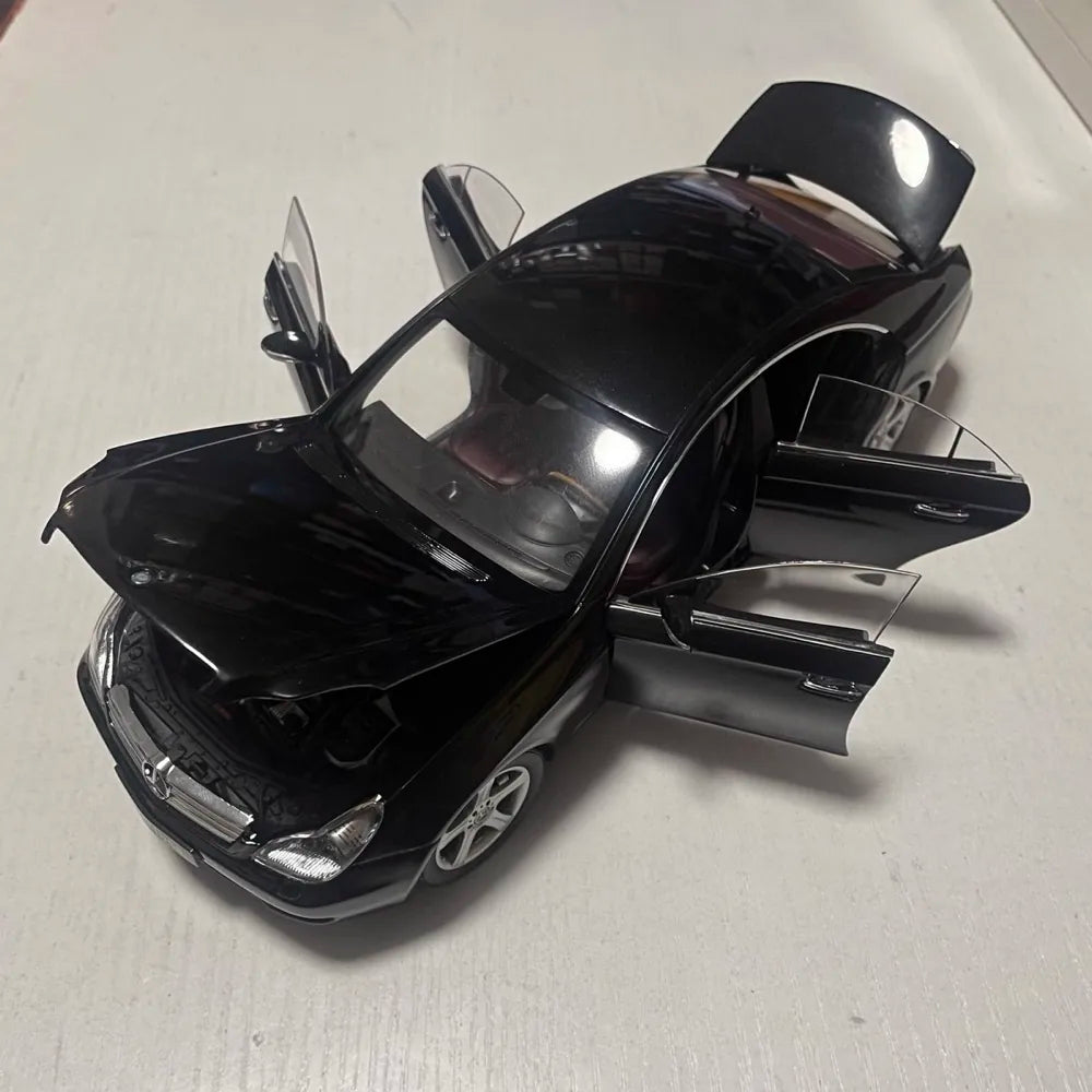 [Kyosho] 1:18 Mercedes-Benz 2004 CLS500 Black Model Car Die-Cast