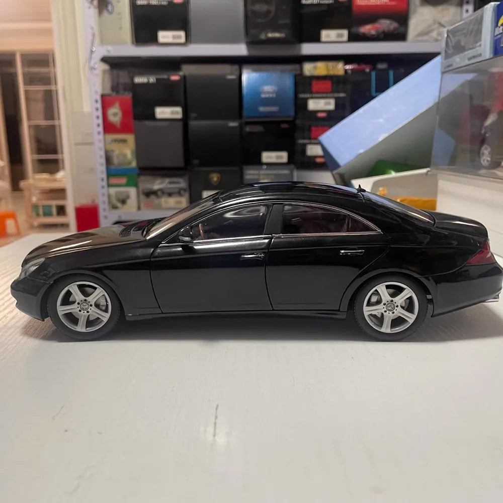 [Kyosho] 1:18 Mercedes-Benz 2004 CLS500 Black Model Car Die-Cast