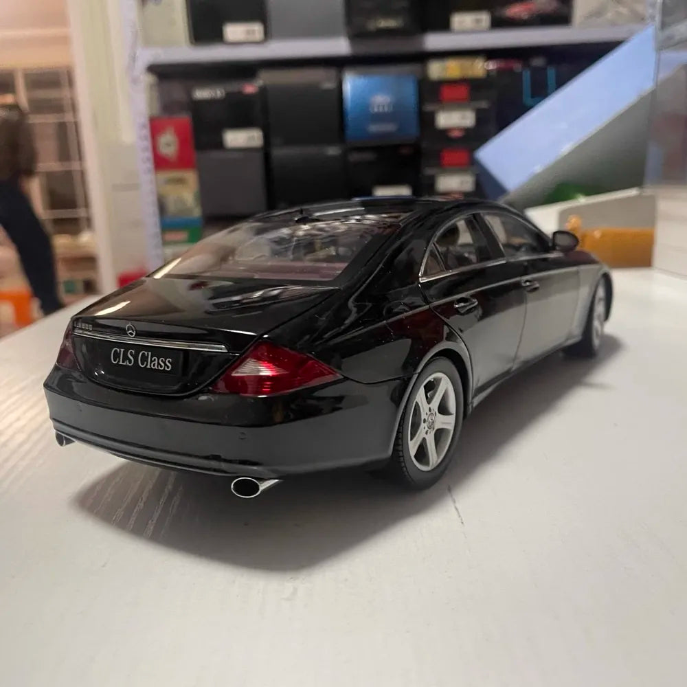 [Kyosho] 1:18 Mercedes-Benz 2004 CLS500 Black Model Car Die-Cast