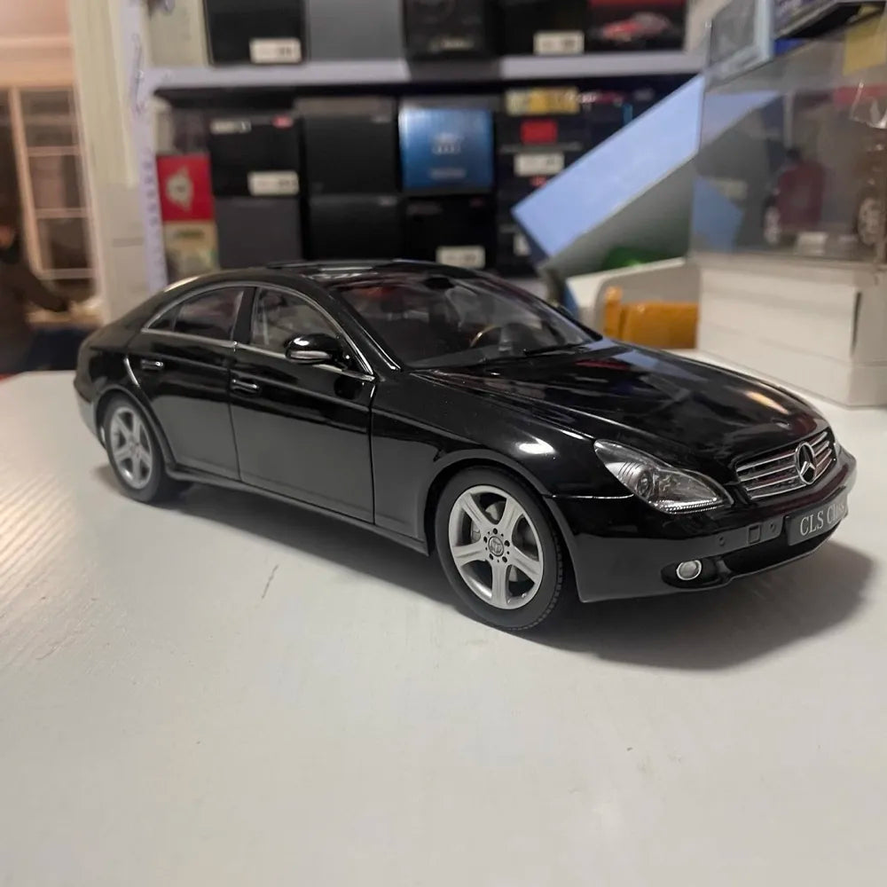 [Kyosho] 1:18 Mercedes-Benz 2004 CLS500 Black Model Car Die-Cast