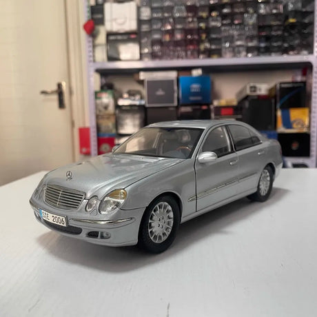 [Kyosho] 1:18 Mercedes-Benz 2007 E-Class W211 E280 Silver Model Car Die-Cast
