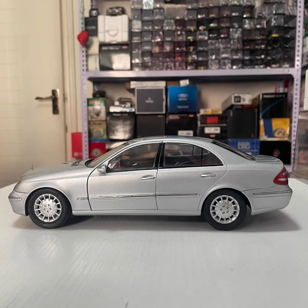 [Kyosho] 1:18 Mercedes-Benz 2007 E-Class W211 E280 Silver Model Car Die-Cast