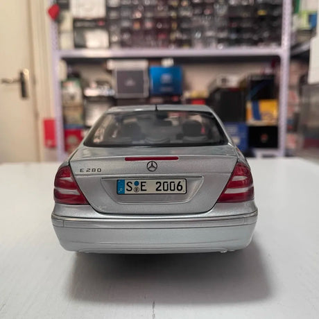 [Kyosho] 1:18 Mercedes-Benz 2007 E-Class W211 E280 Silver Model Car Die-Cast