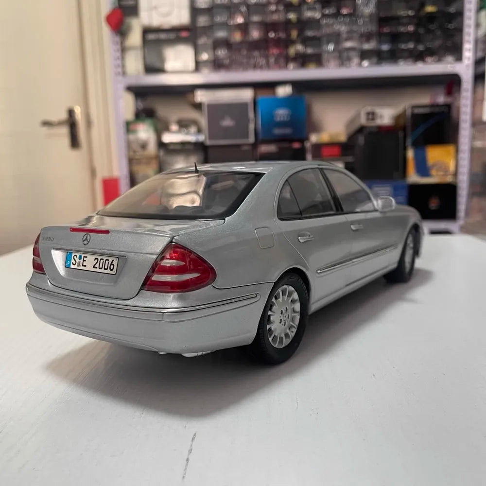 [Kyosho] 1:18 Mercedes-Benz 2007 E-Class W211 E280 Silver Model Car Die-Cast