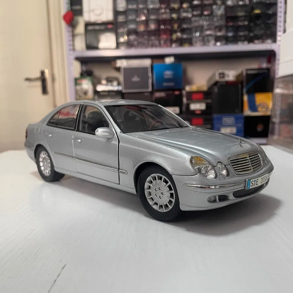 [Kyosho] 1:18 Mercedes-Benz 2007 E-Class W211 E280 Silver Model Car Die-Cast