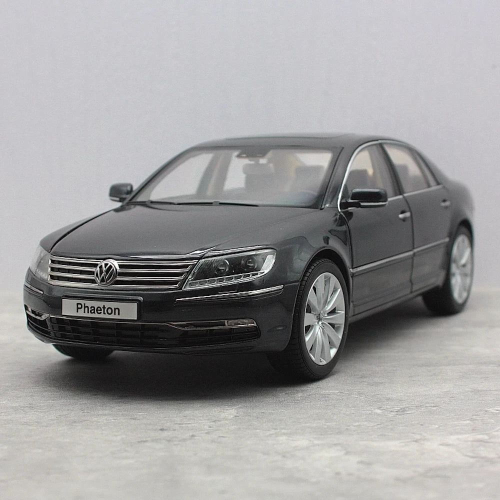 [Kyosho] 1:18 Volkswagen 2011 Phaeton Black Model Car Die-Cast