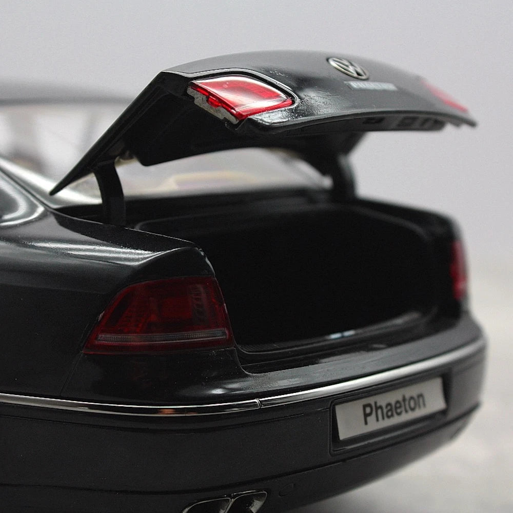 [Kyosho] 1:18 Volkswagen 2011 Phaeton Black Model Car Die-Cast