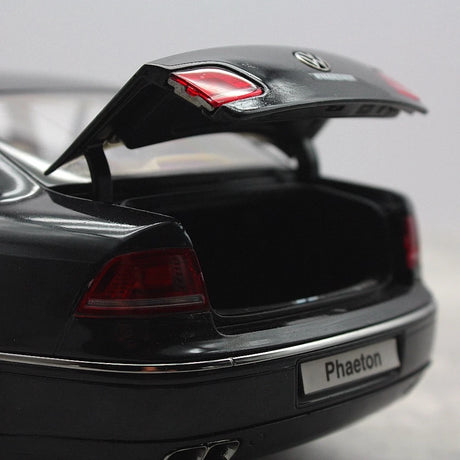 [Kyosho] 1:18 Volkswagen 2011 Phaeton Black Model Car Die-Cast