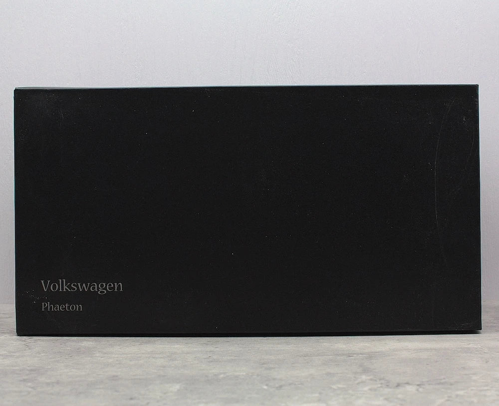 [Kyosho] 1:18 Volkswagen 2011 Phaeton Black Model Car Die-Cast