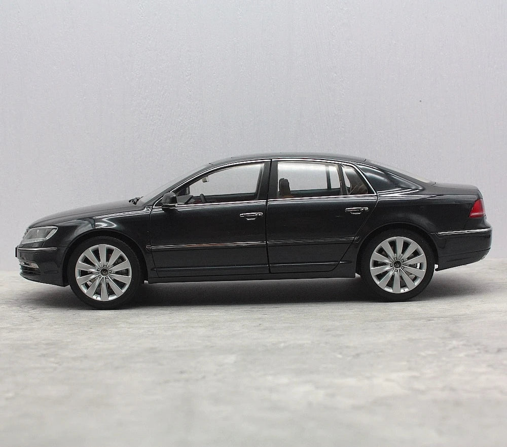 [Kyosho] 1:18 Volkswagen 2011 Phaeton Black Model Car Die-Cast