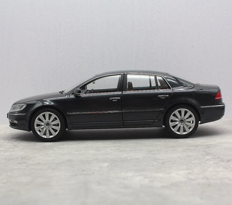 [Kyosho] 1:18 Volkswagen 2011 Phaeton Black Model Car Die-Cast
