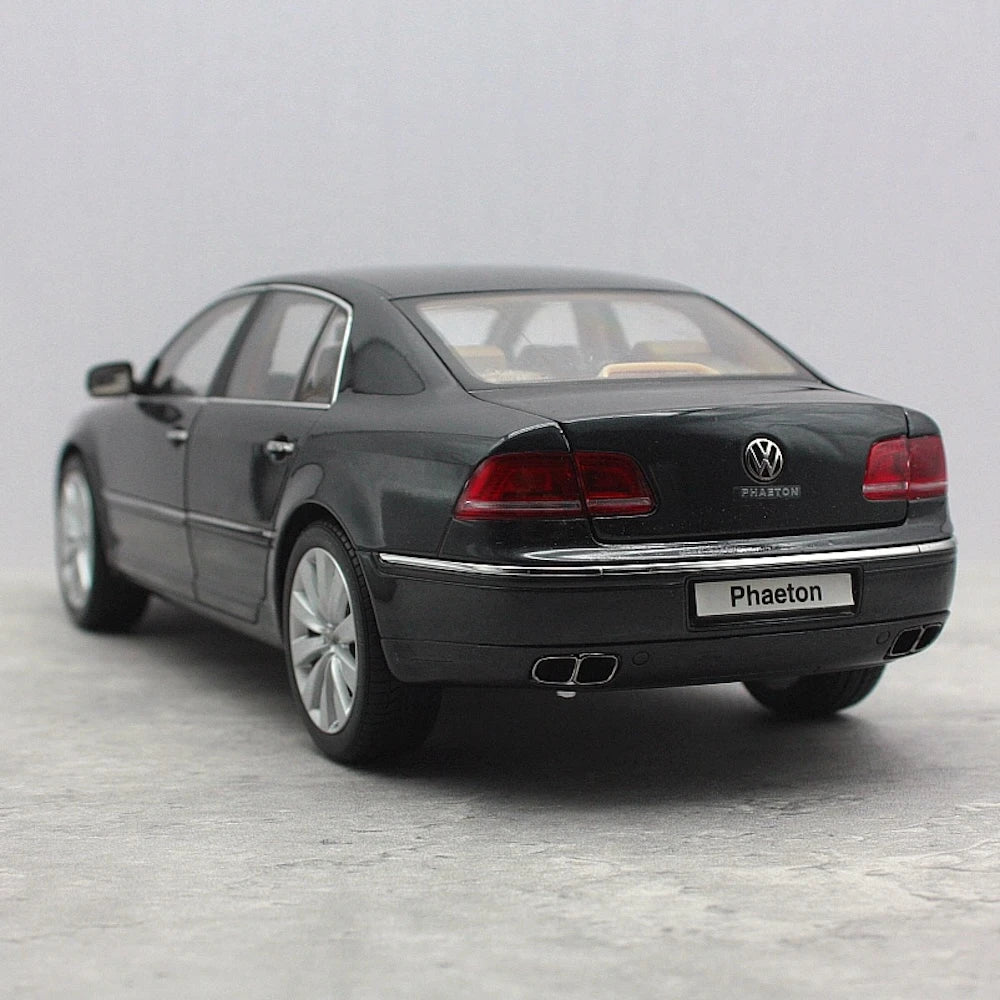 [Kyosho] 1:18 Volkswagen 2011 Phaeton Black Model Car Die-Cast