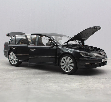 [Kyosho] 1:18 Volkswagen 2011 Phaeton Black Model Car Die-Cast