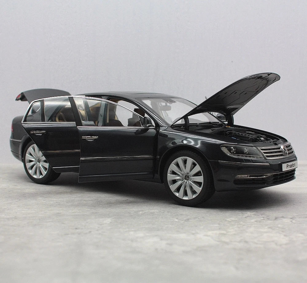 [Kyosho] 1:18 Volkswagen 2011 Phaeton Black Model Car Die-Cast