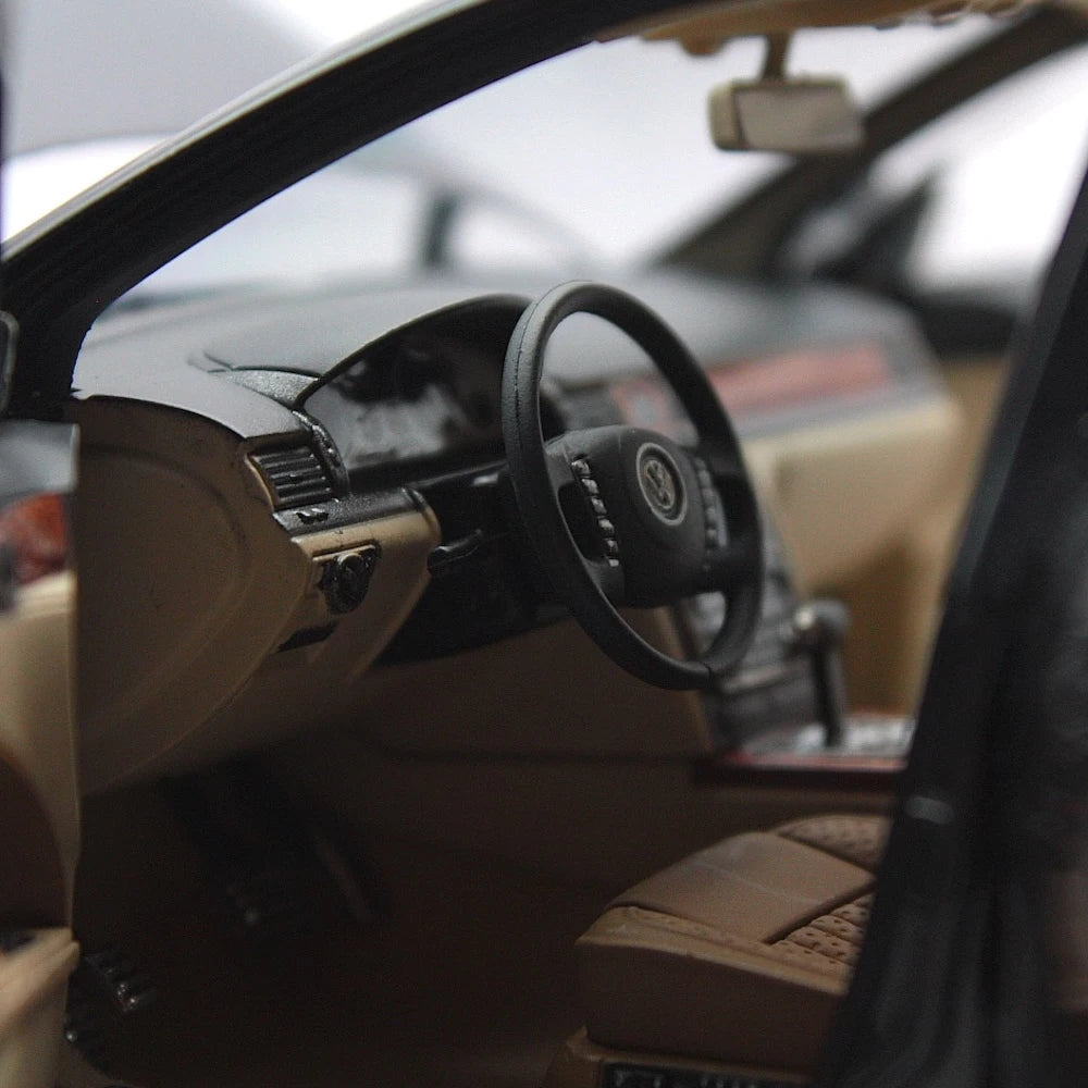 [Kyosho] 1:18 Volkswagen 2011 Phaeton Black Model Car Die-Cast