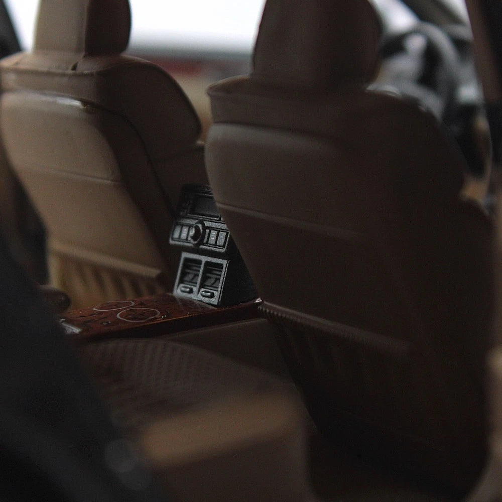 [Kyosho] 1:18 Volkswagen 2011 Phaeton Black Model Car Die-Cast