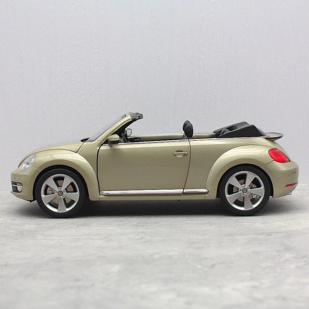 [Kyosho] 1:18 Volkswagen 2013 Beetle Convertible Gold Model Car Die-Cast
