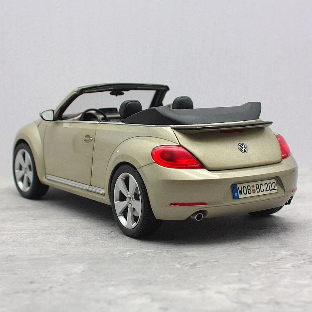 [Kyosho] 1:18 Volkswagen 2013 Beetle Convertible Gold Model Car Die-Cast