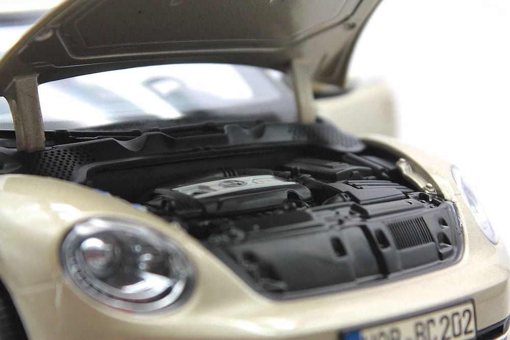 [Kyosho] 1:18 Volkswagen 2013 Beetle Convertible Gold Model Car Die-Cast