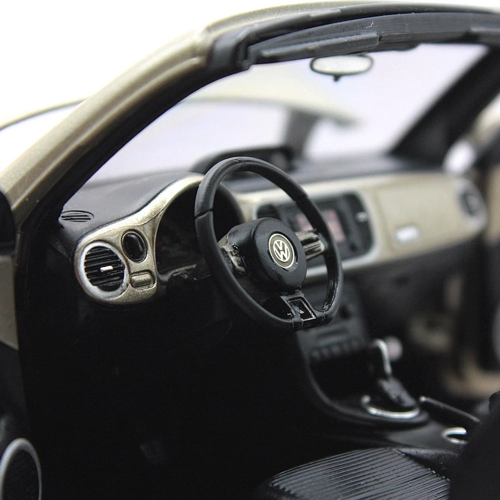[Kyosho] 1:18 Volkswagen 2013 Beetle Convertible Gold Model Car Die-Cast