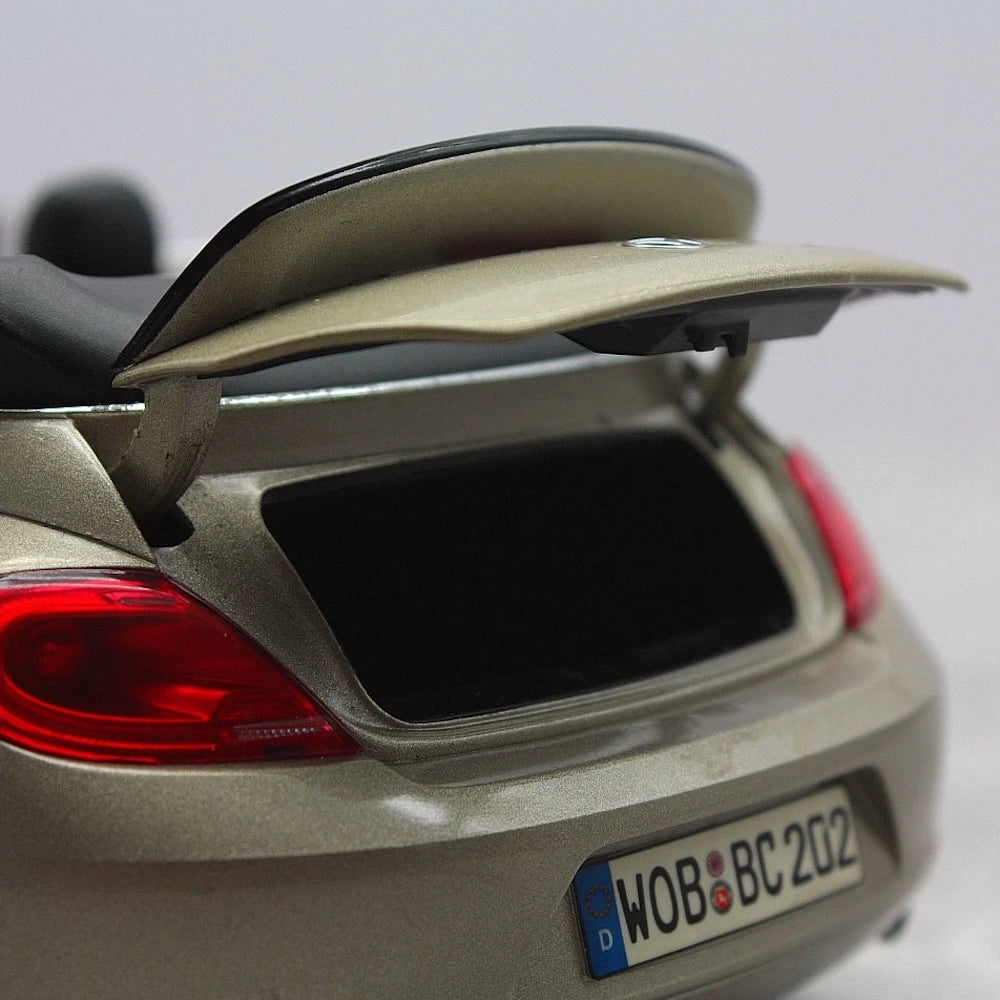 [Kyosho] 1:18 Volkswagen 2013 Beetle Convertible Gold Model Car Die-Cast