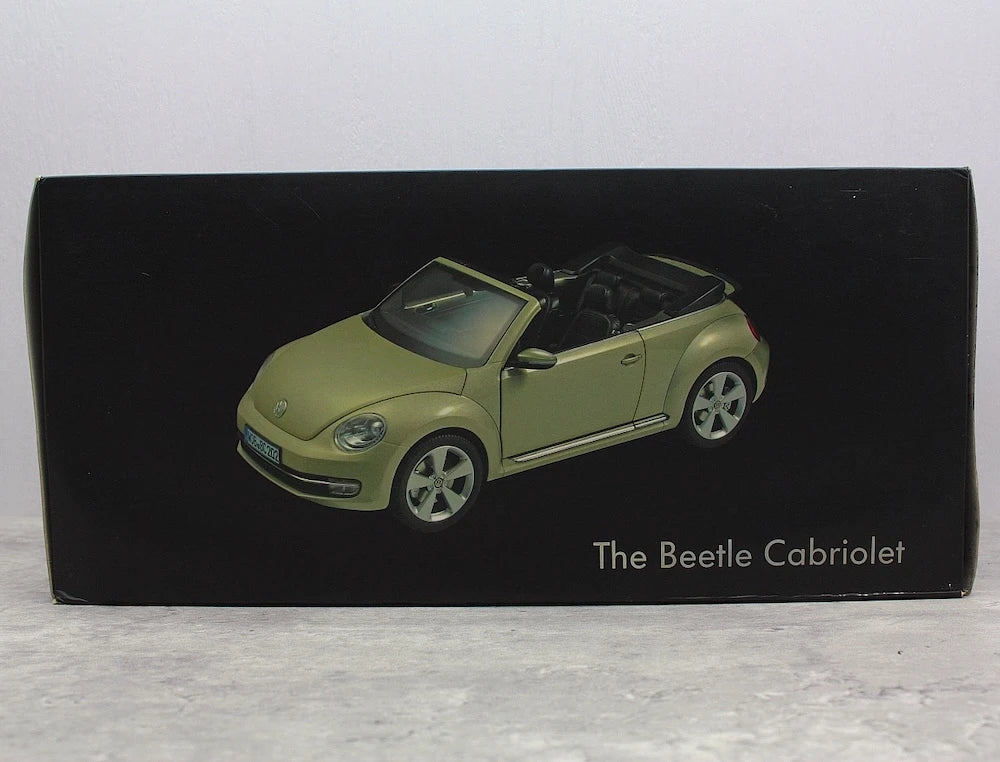 [Kyosho] 1:18 Volkswagen 2013 Beetle Convertible Gold Model Car Die-Cast