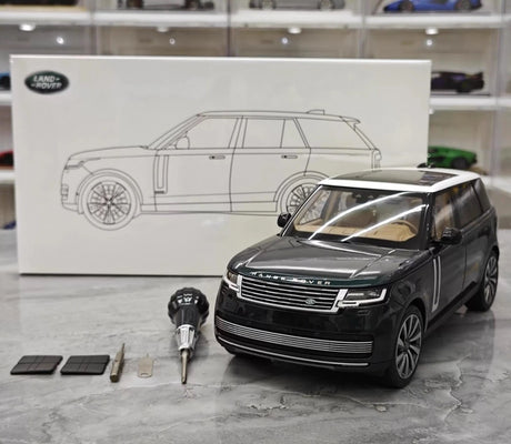 [LCD] 1:18 Land Rover 2022 Range Rover SV Green Model Car Die-Cast