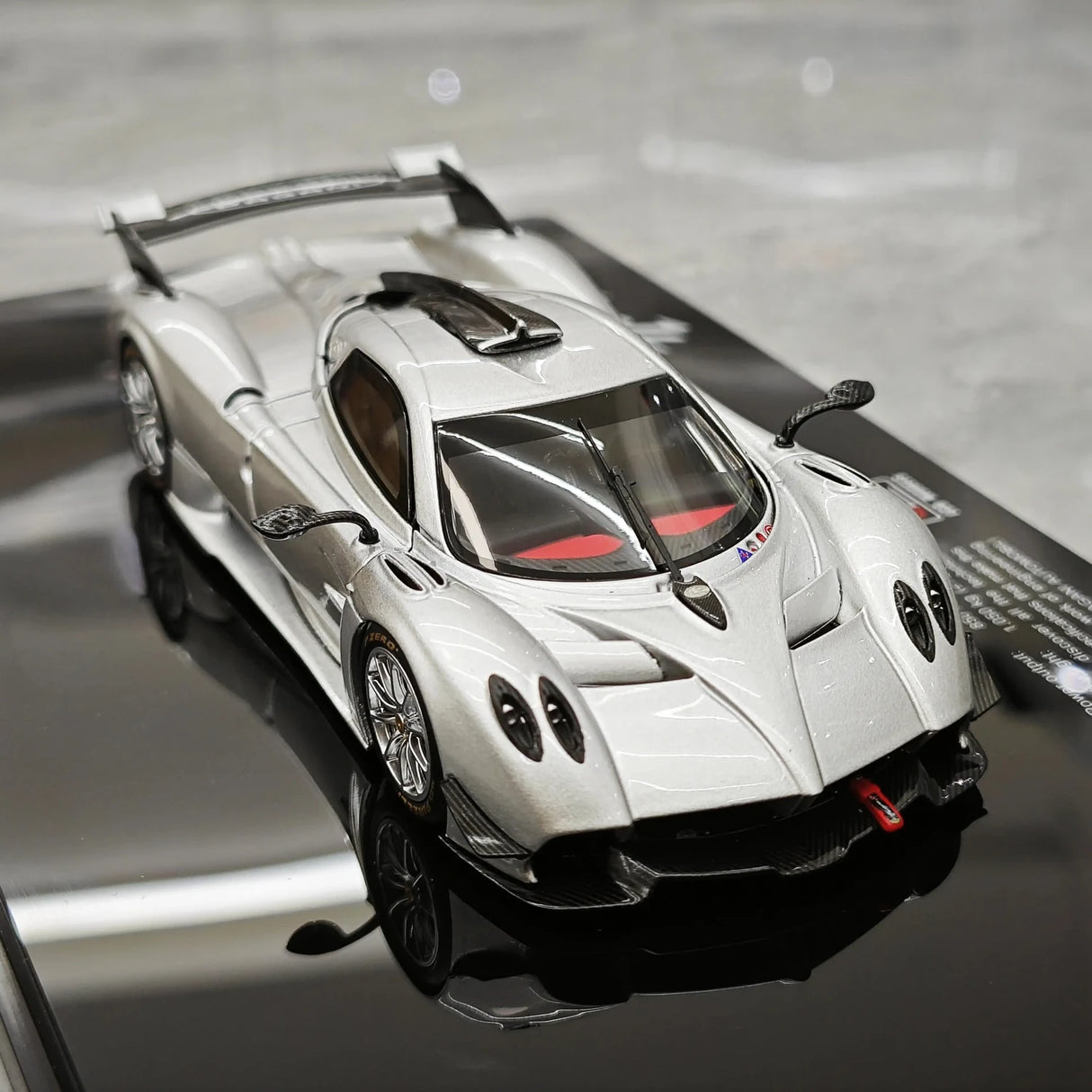 LCD Pagani 2021 Huayra R Silver 1:43 – Keräilyesine valuvalumalli