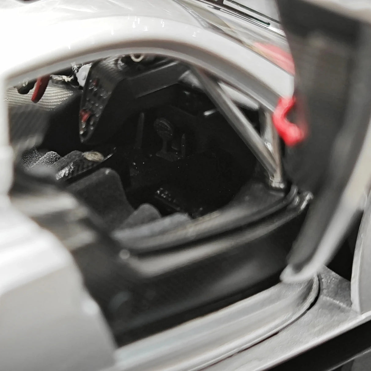LCD Pagani 2021 Huayra R Silver 1:43 – Keräilyesine valuvalumalli