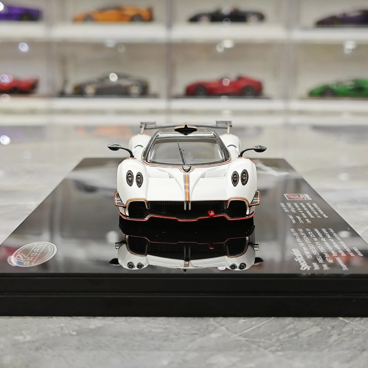 LCD Pagani 2021 Huayra R White 1:43 – コレクターズル・ダイキャストモデル ダイキャスト